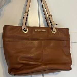 Brown leather Michael Kors purse. Full zipper and inside pockets